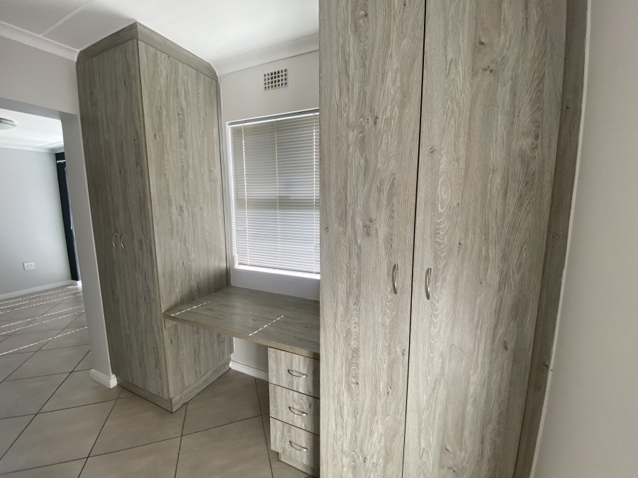 To Let 2 Bedroom Property for Rent in Buh Rein Estate Western Cape